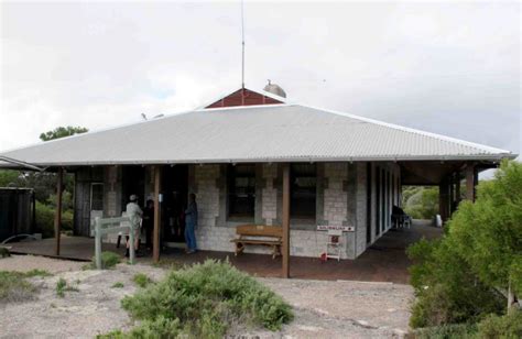 eyre bird observatory accommodation